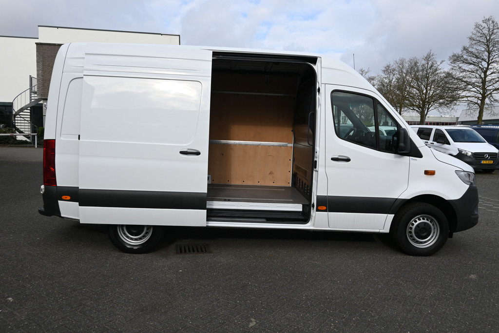 Mercedes-Benz Sprinter 4
