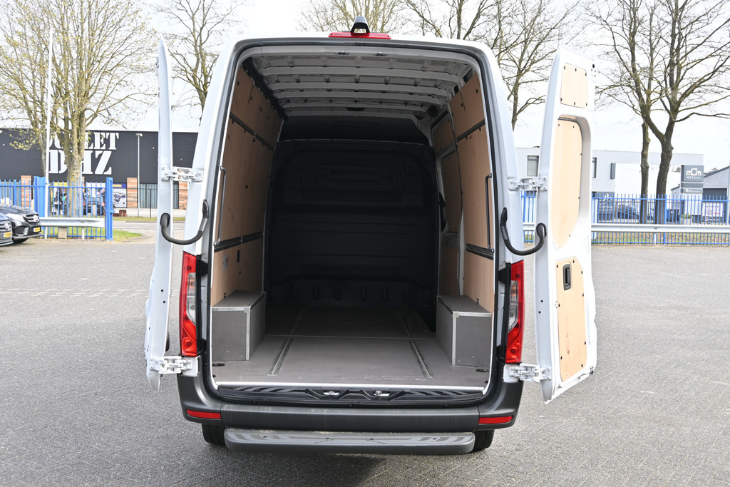 Mercedes-Benz Sprinter 8