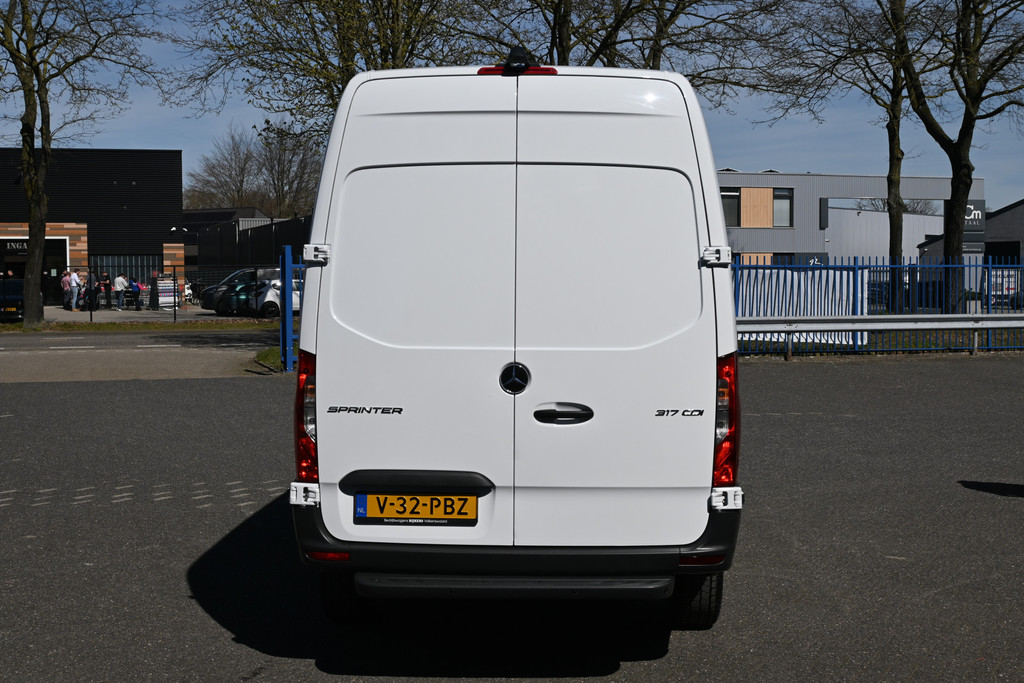 Mercedes-Benz Sprinter 11