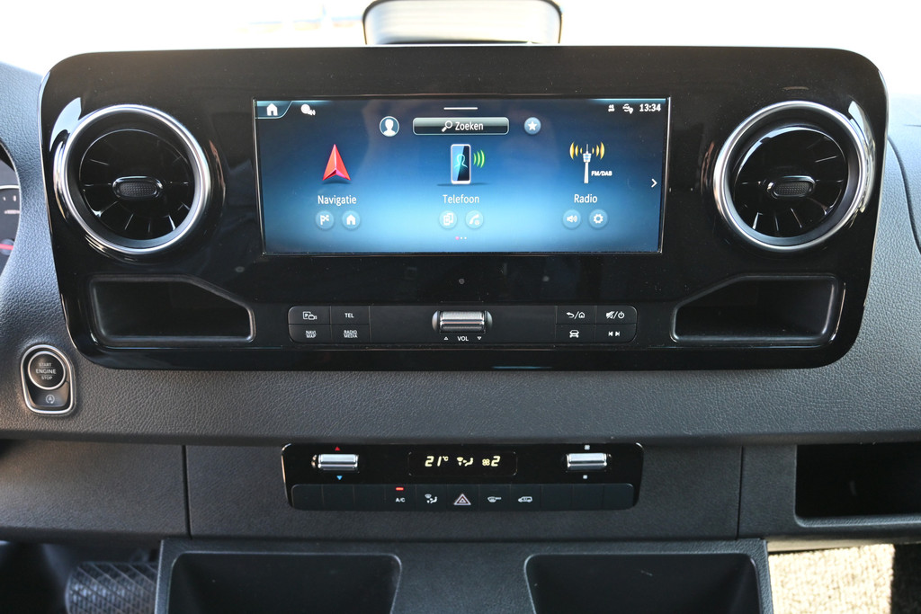 Mercedes-Benz Sprinter 4