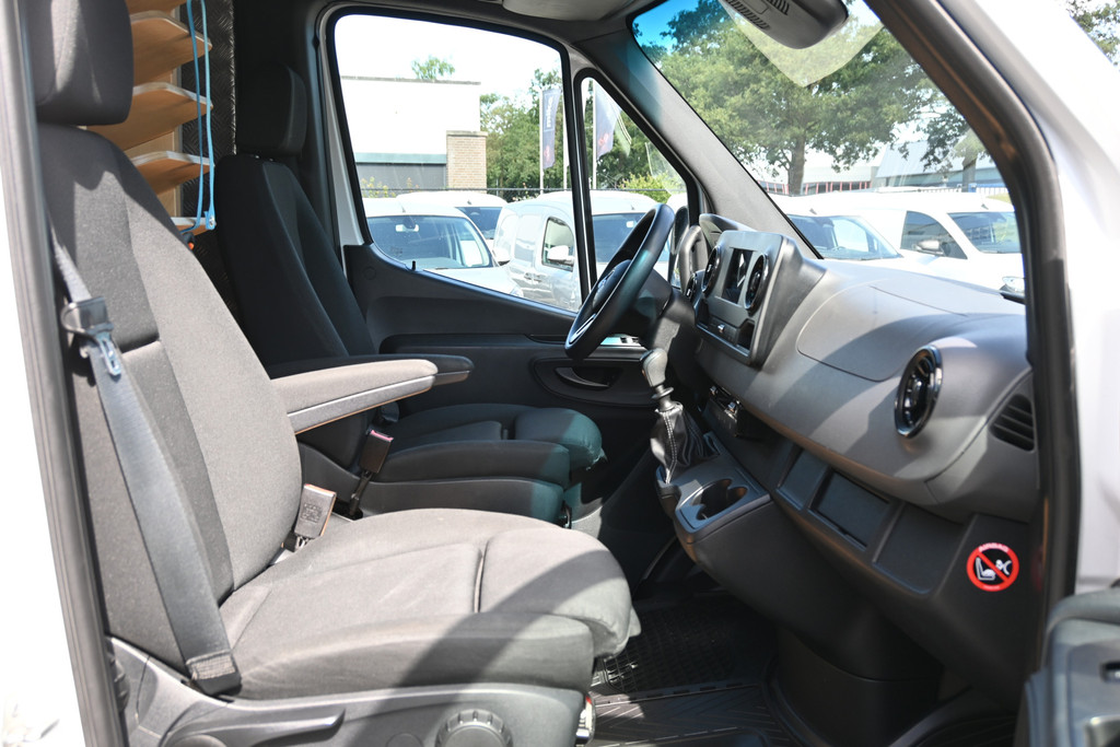 Mercedes-Benz Sprinter 8