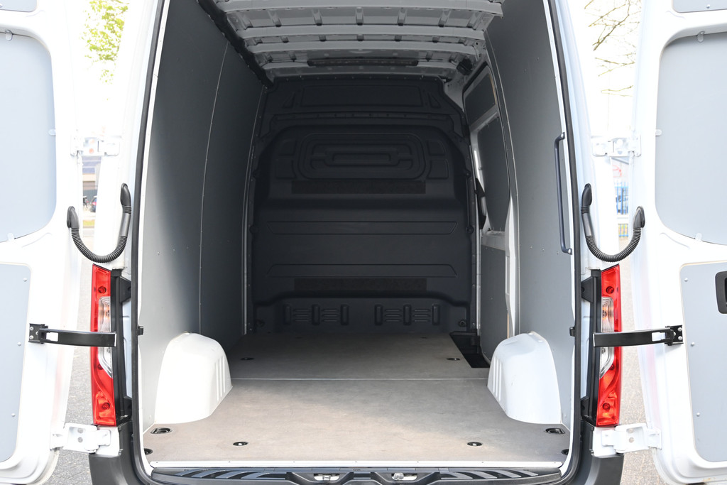 Mercedes-Benz eSprinter 10