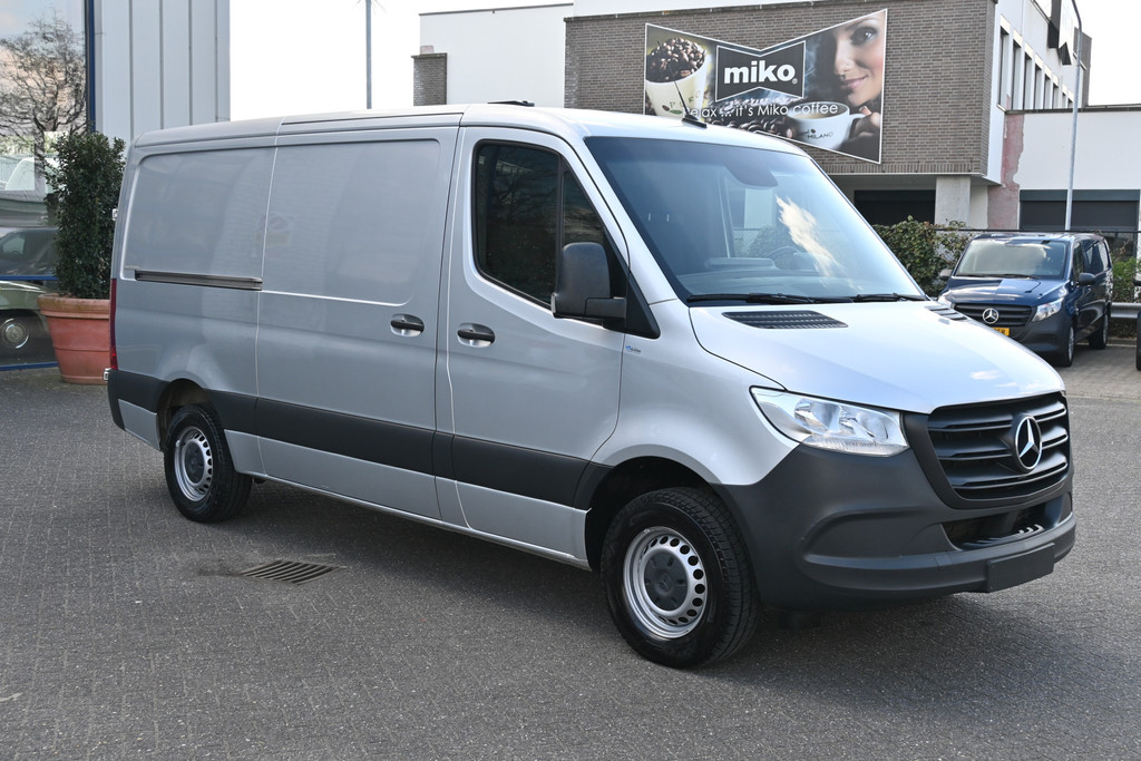 Mercedes-Benz Sprinter 8