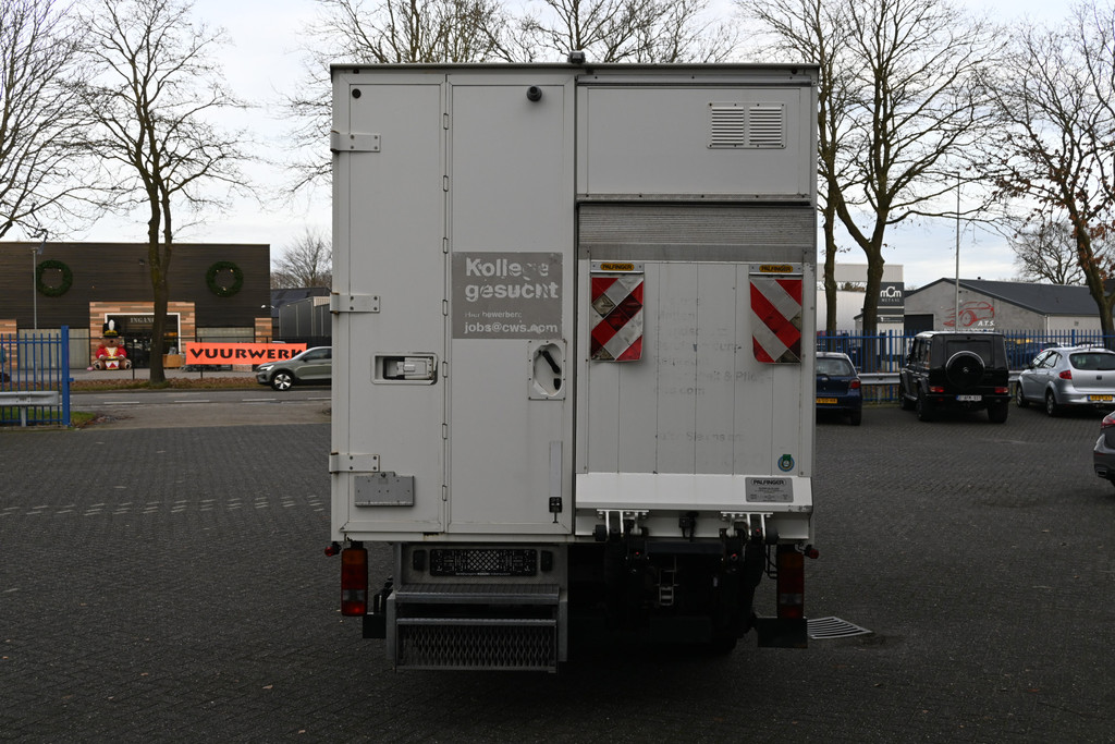 Mercedes-Benz Sprinter 11