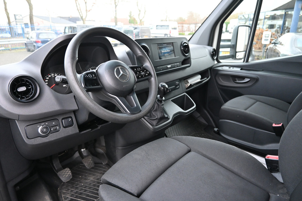 Mercedes-Benz Sprinter 4