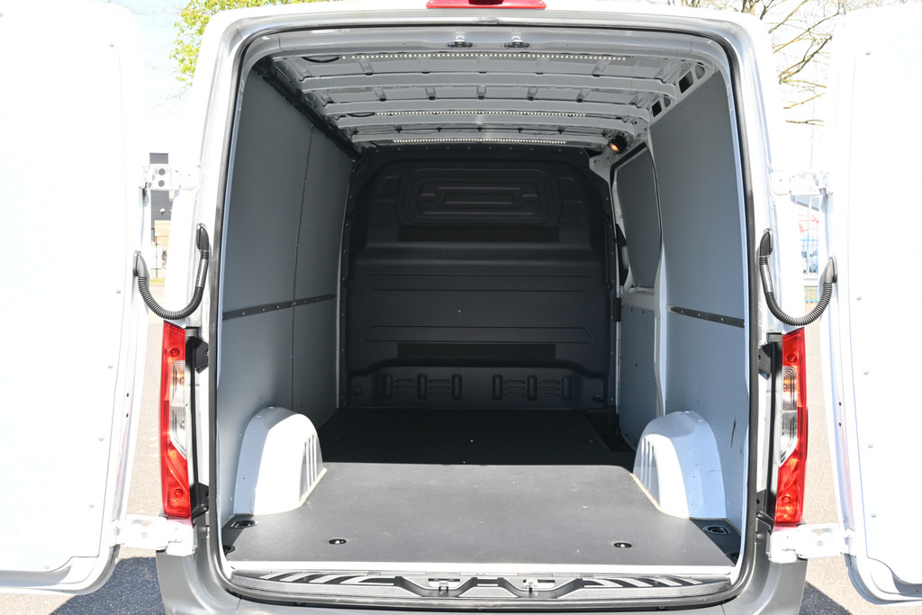 Mercedes-Benz Sprinter 10