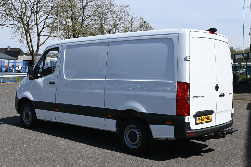 Mercedes-Benz Sprinter 11