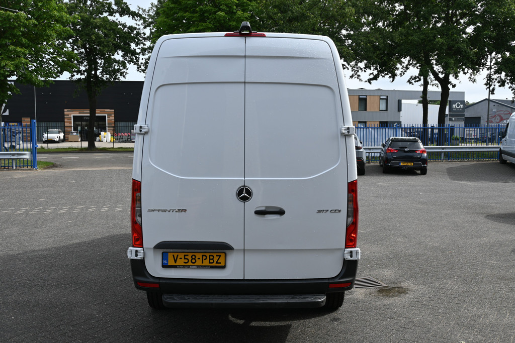Mercedes-Benz Sprinter 10