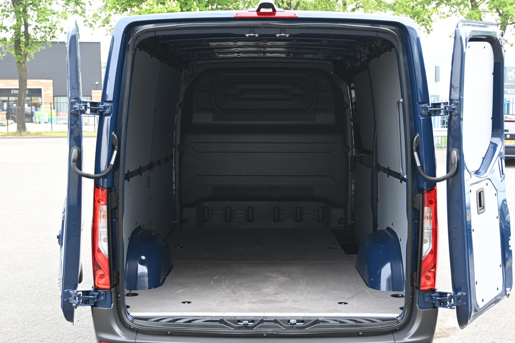 Mercedes-Benz Sprinter 10