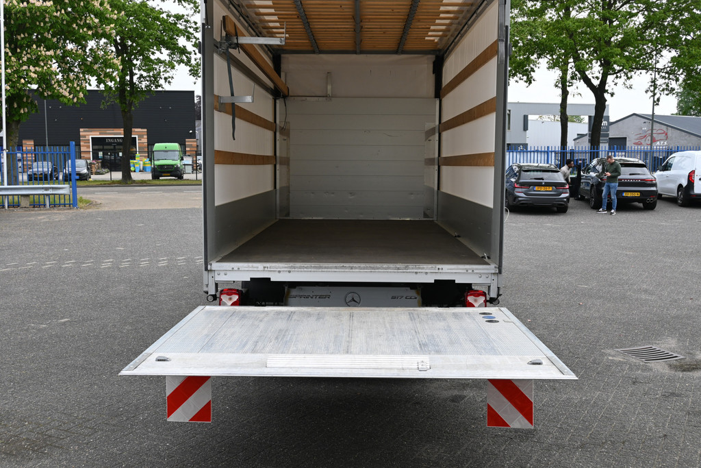 Mercedes-Benz Sprinter 11