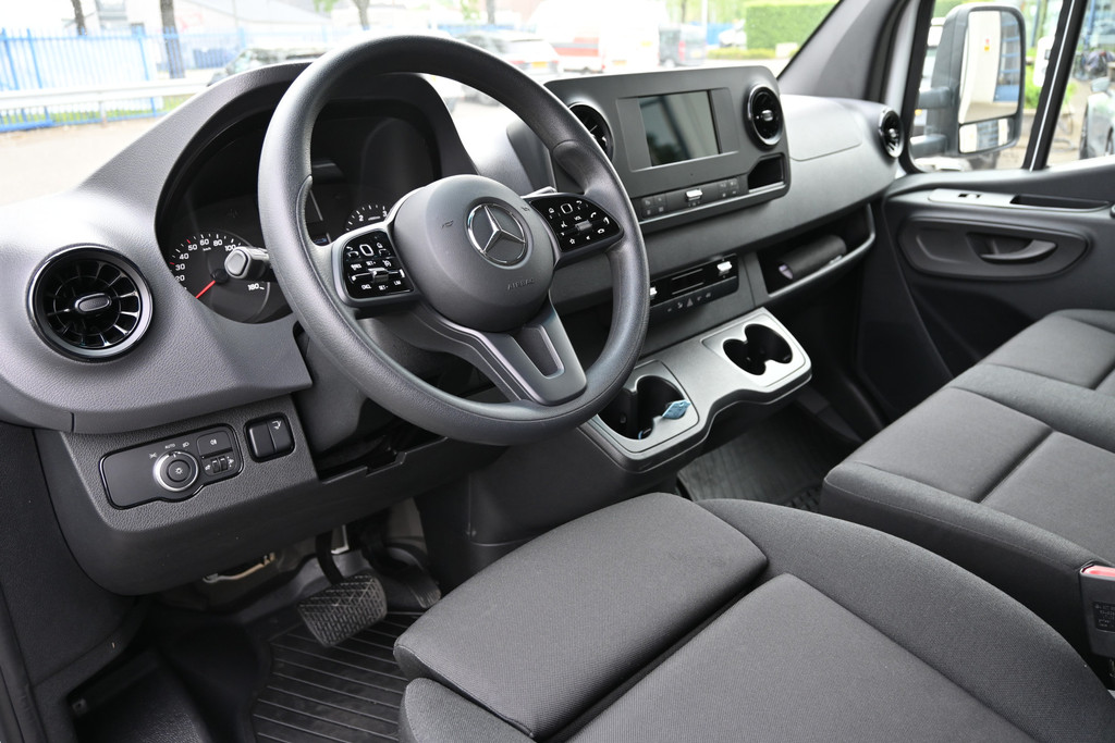 Mercedes-Benz Sprinter 4