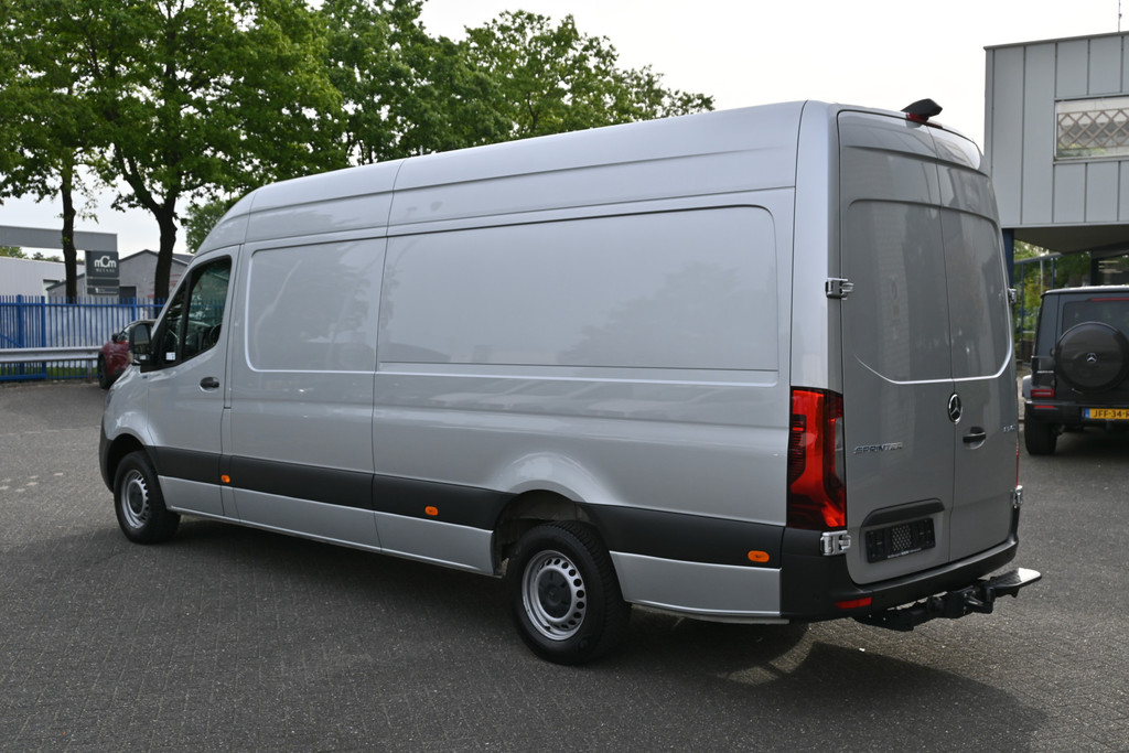 Mercedes-Benz Sprinter 11