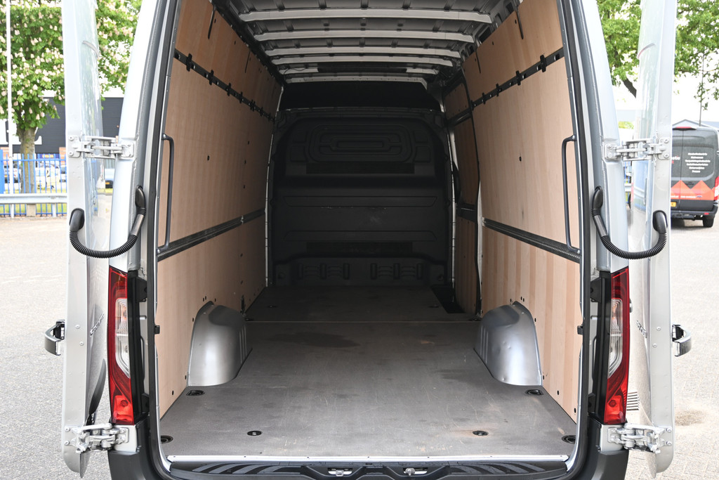 Mercedes-Benz Sprinter 13