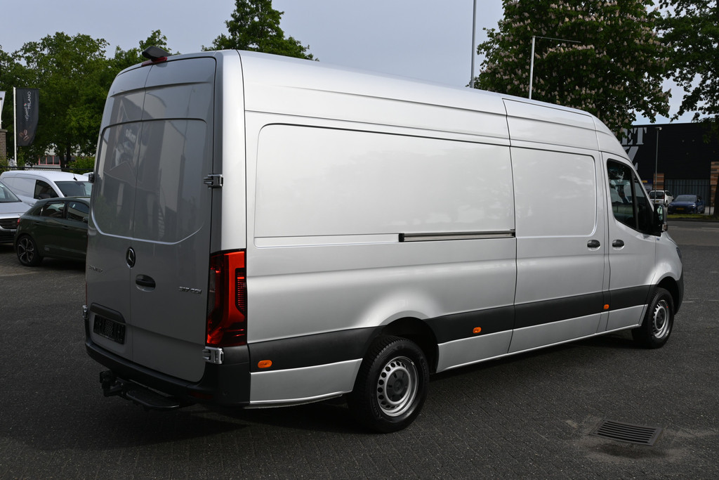 Mercedes-Benz Sprinter 2