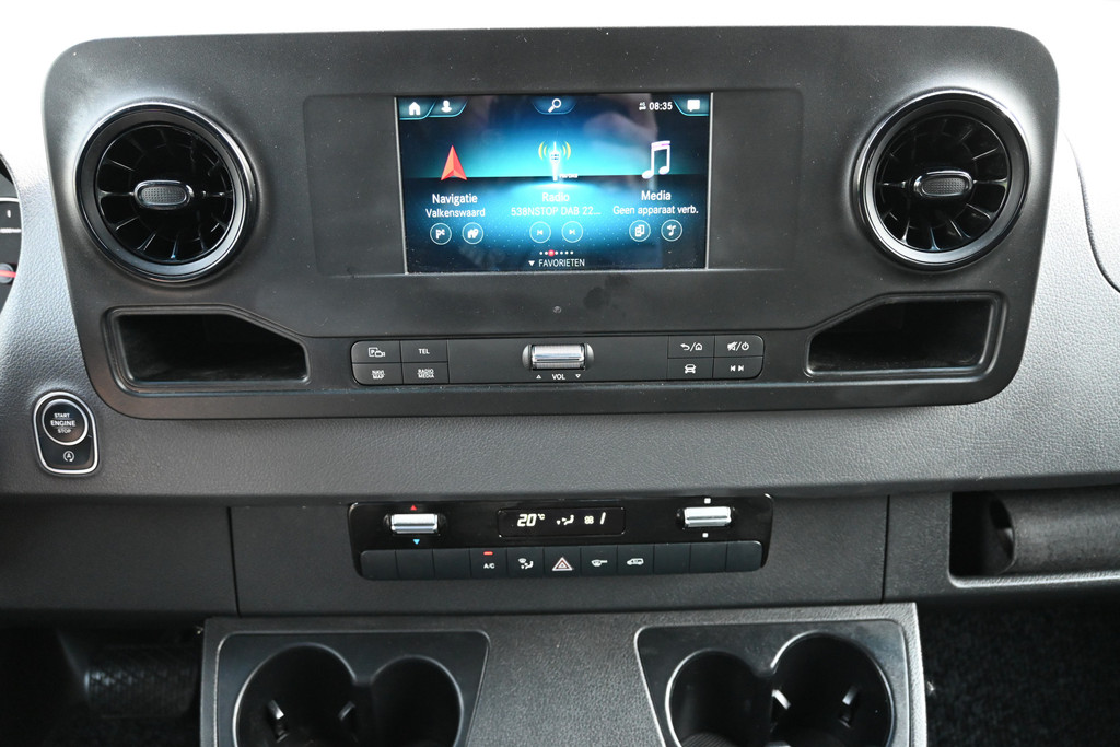 Mercedes-Benz Sprinter 4