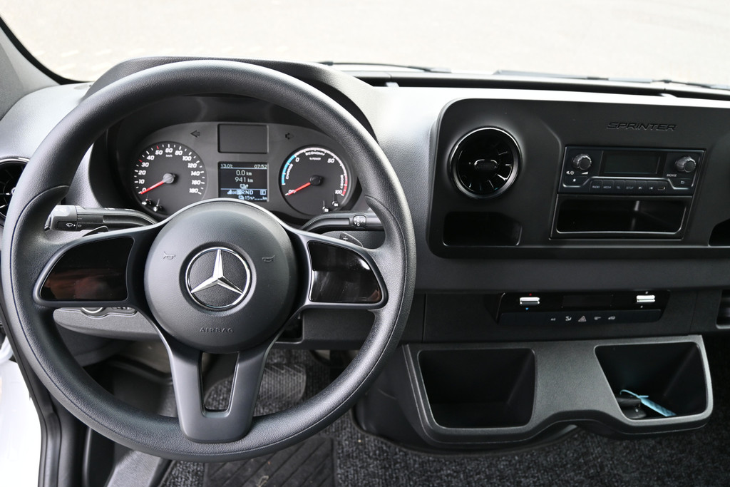 Mercedes-Benz eSprinter 11