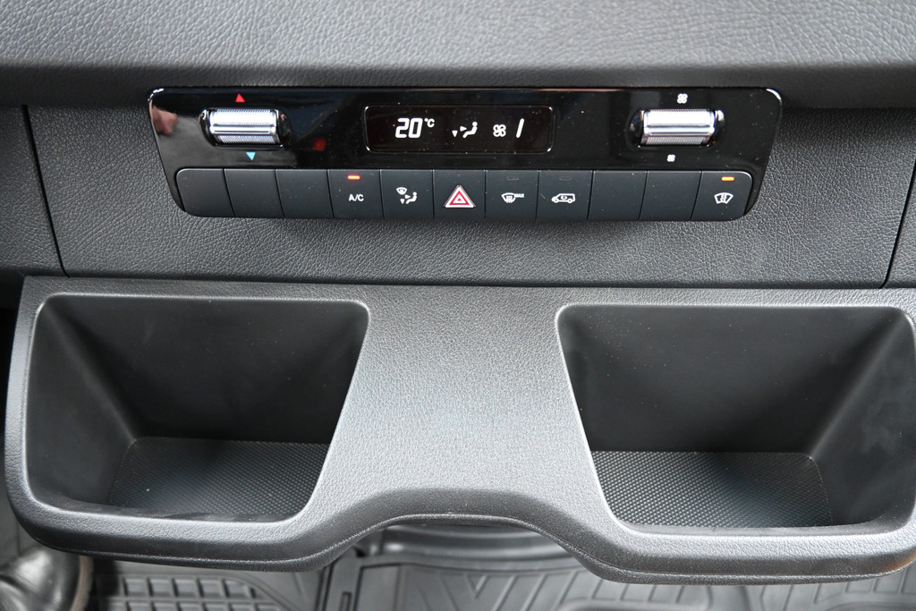 Mercedes-Benz Sprinter 4