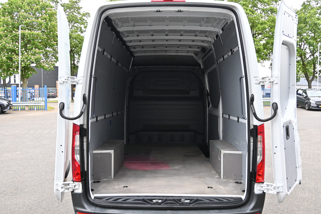 Mercedes-Benz Sprinter 11