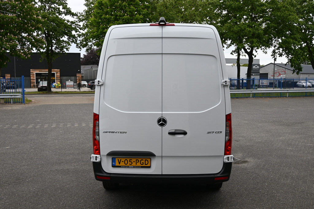 Mercedes-Benz Sprinter 10