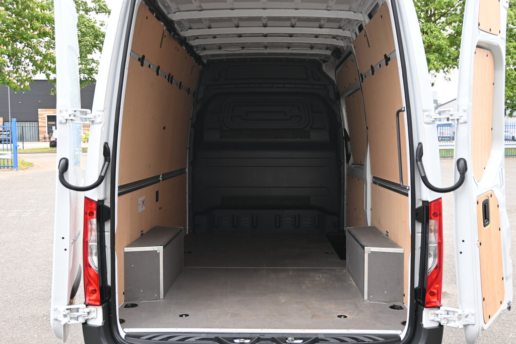 Mercedes-Benz Sprinter 11