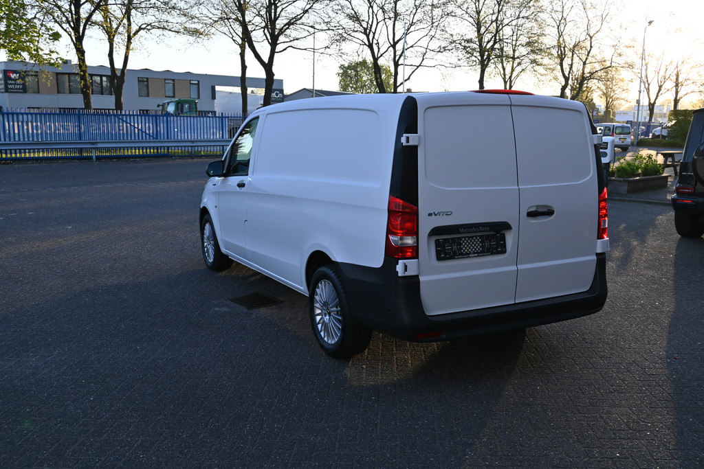 Mercedes-Benz eVito 4
