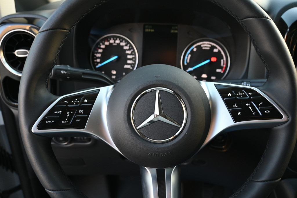 Mercedes-Benz eVito 8