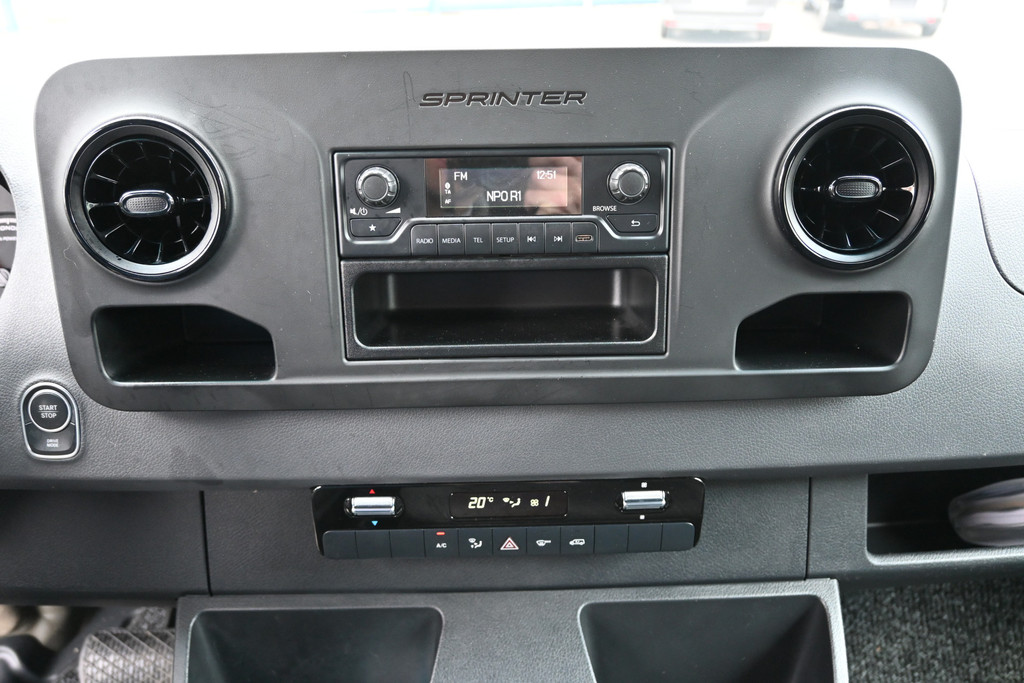 Mercedes-Benz eSprinter 4