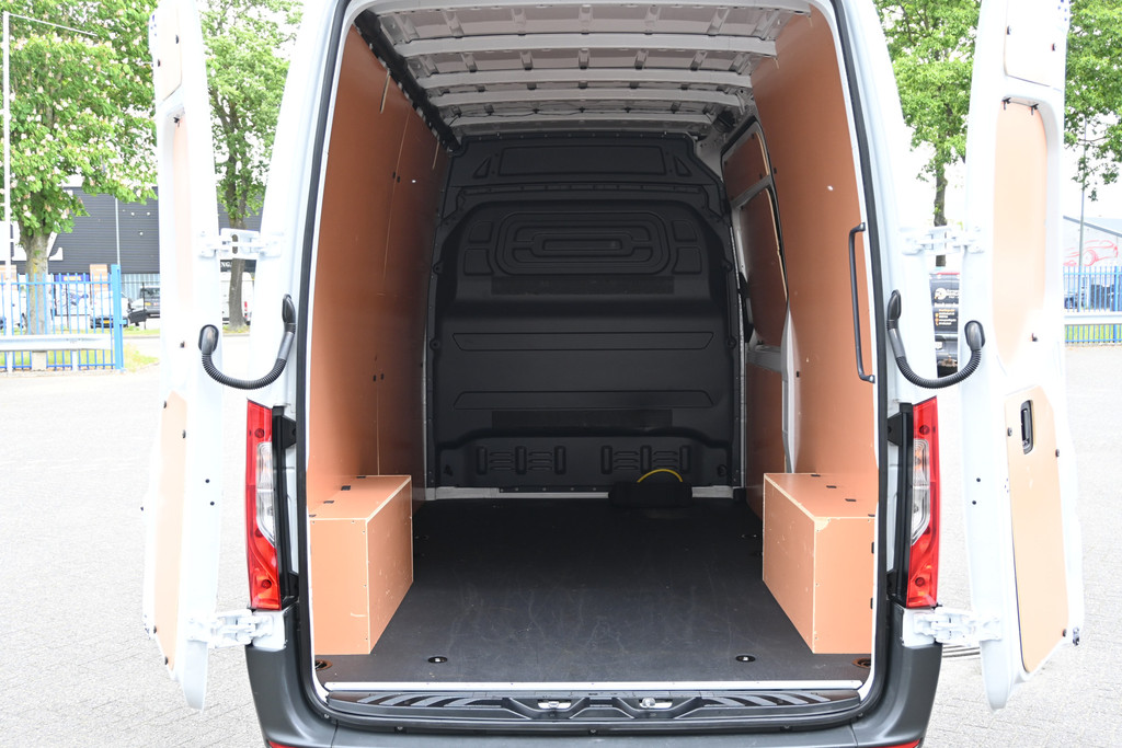 Mercedes-Benz eSprinter 8