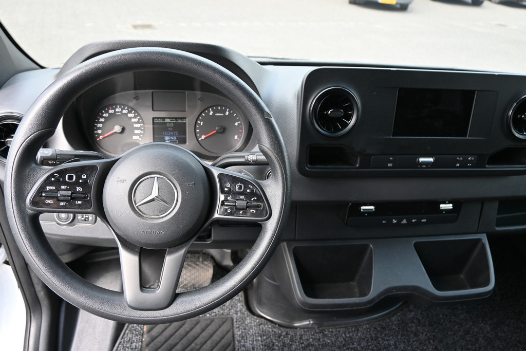 Mercedes-Benz Sprinter 11