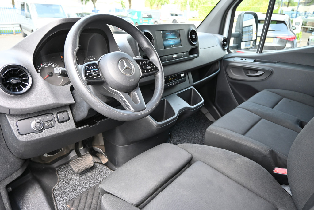 Mercedes-Benz Sprinter 2