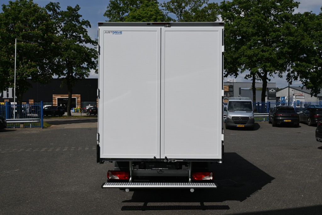 Mercedes-Benz Sprinter 8