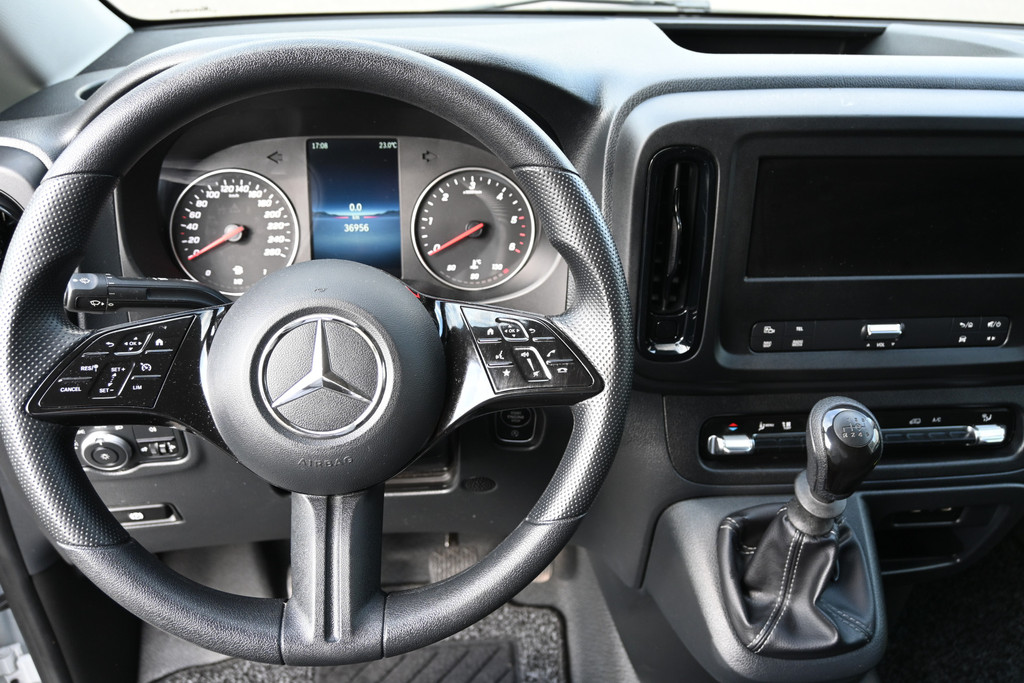 Mercedes-Benz Vito 13