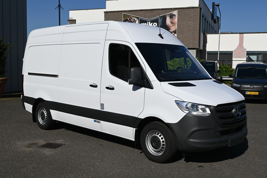 Mercedes-Benz Sprinter 11