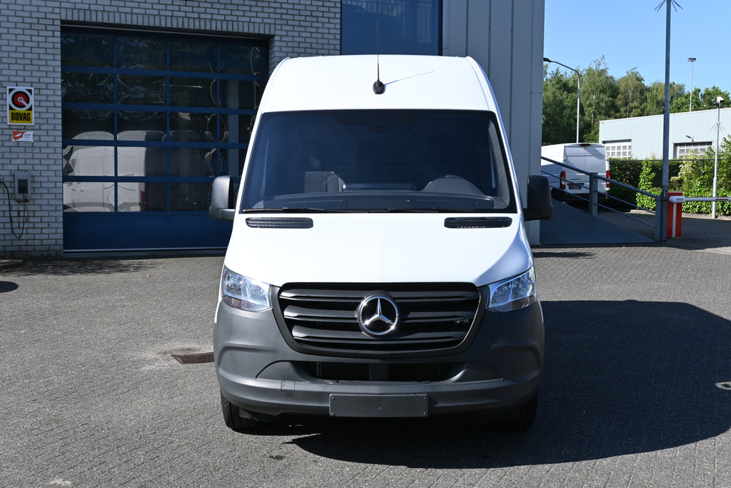 Mercedes-Benz Sprinter 2