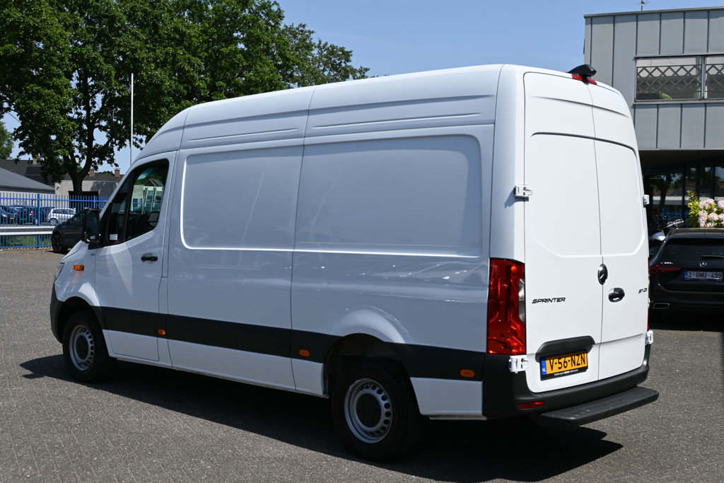 Mercedes-Benz Sprinter 10