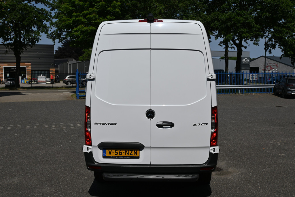 Mercedes-Benz Sprinter 11