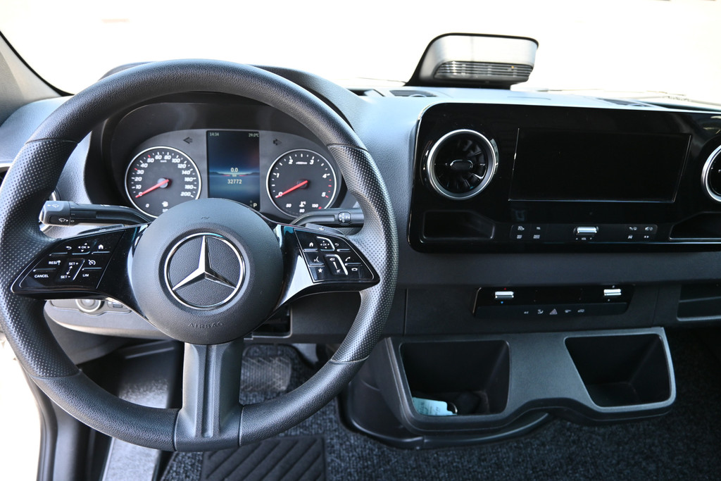 Mercedes-Benz Sprinter 14