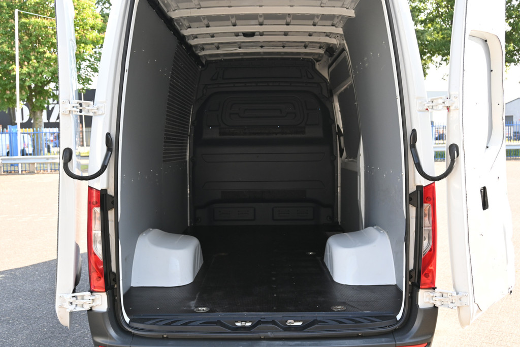 Mercedes-Benz Sprinter 12