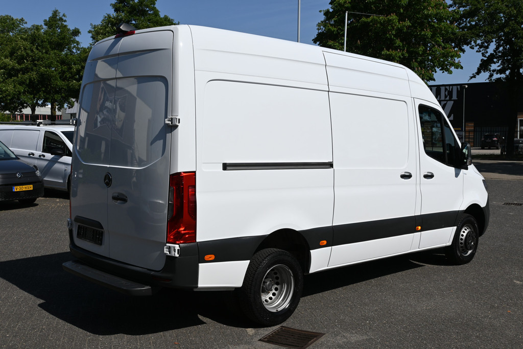 Mercedes-Benz Sprinter 2