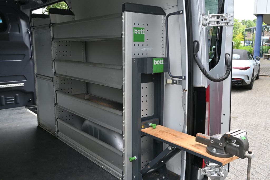 Mercedes-Benz Sprinter 12