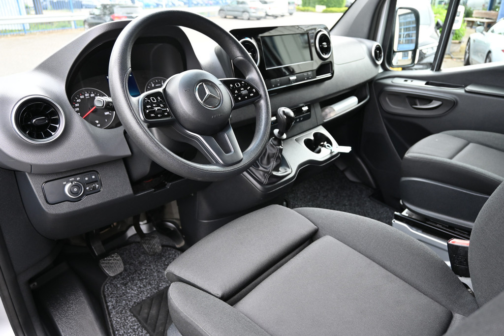 Mercedes-Benz Sprinter 4