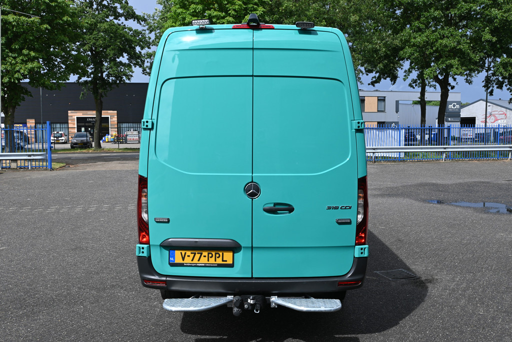 Mercedes-Benz Sprinter 11