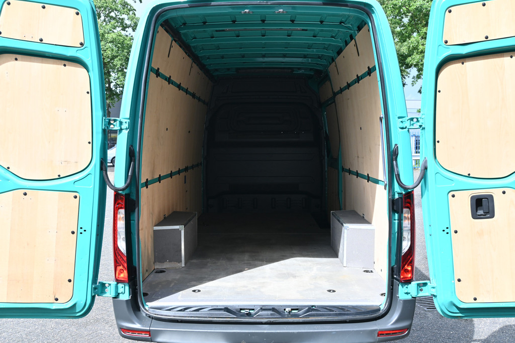 Mercedes-Benz Sprinter 12