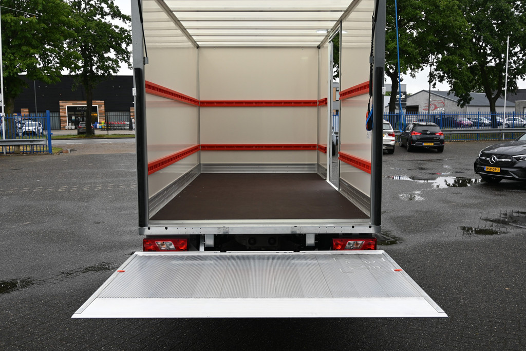 Ford E-Transit 12