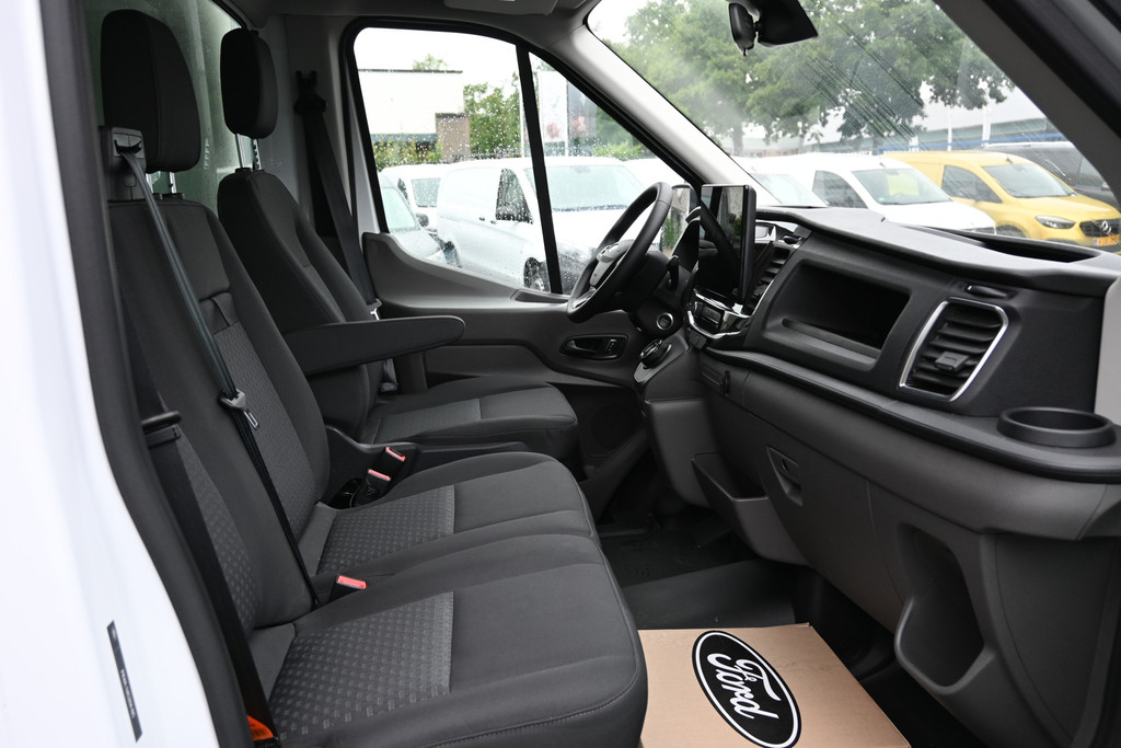 Ford E-Transit 8