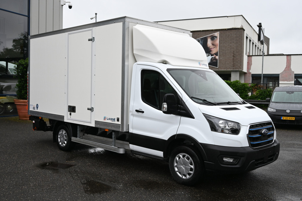 Ford E-Transit 9