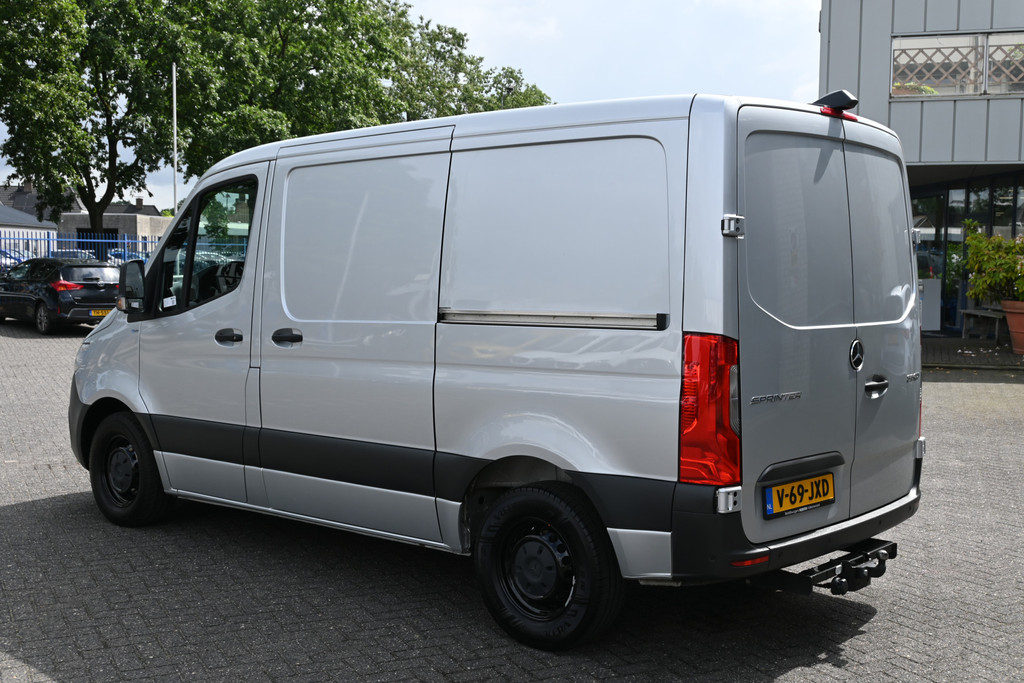 Mercedes-Benz Sprinter 11