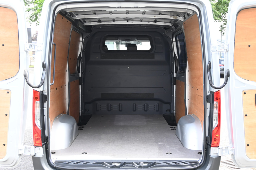 Mercedes-Benz Sprinter 13
