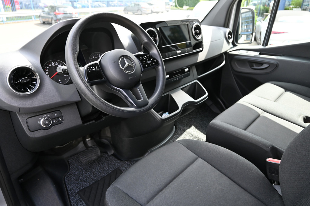 Mercedes-Benz Sprinter 4