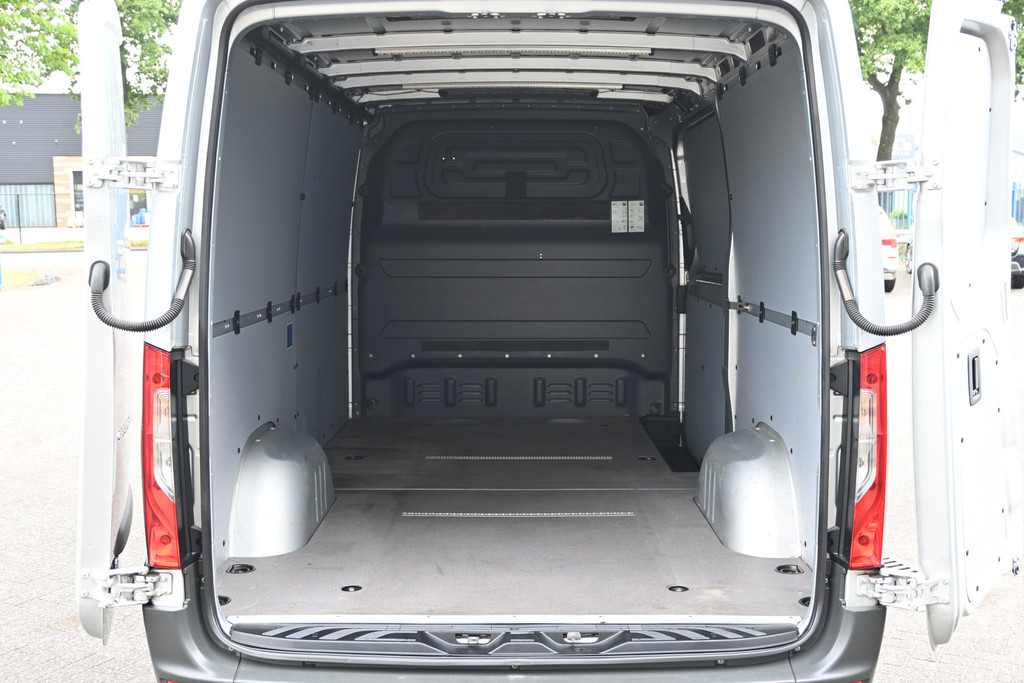 Mercedes-Benz Sprinter 10